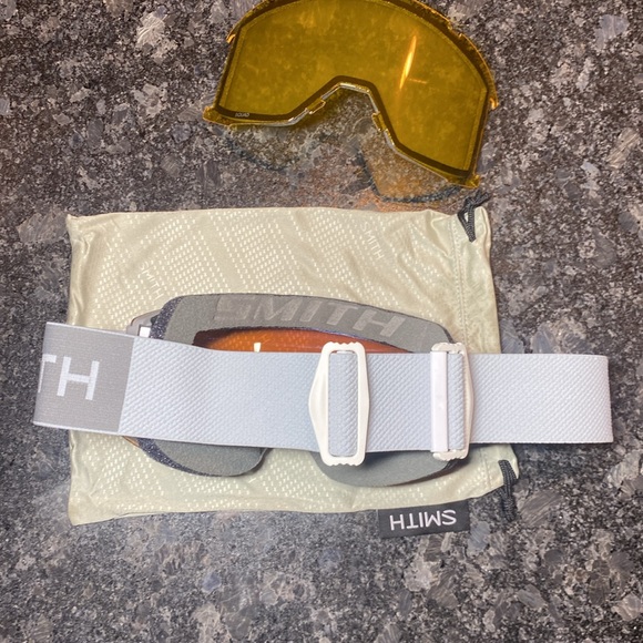 Smith Squad Snow Goggles Cloudgrey ChromaPop Storm Rose Flash /Yellow Lens Ski - Picture 6 of 7